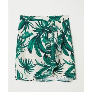 NWT H&M Leaf Print Mini Skirt with Ruffle Detail